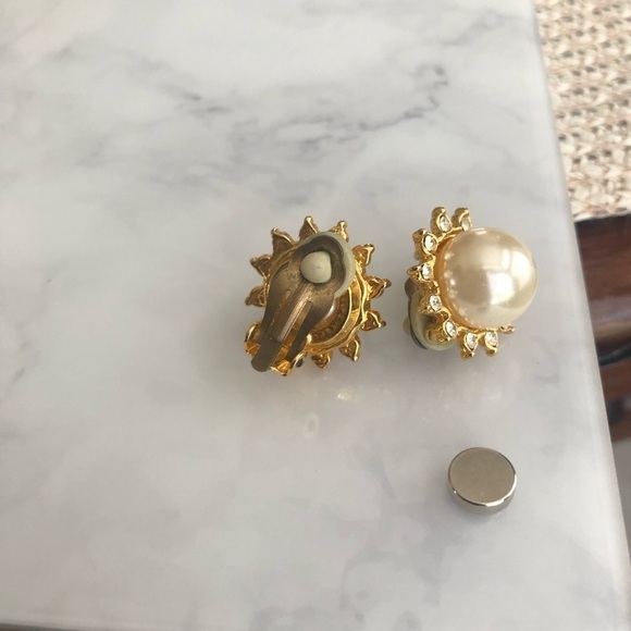 Vintage Faux Pearl Rhinestone ClipOn Earrings - Picture 2 of 3